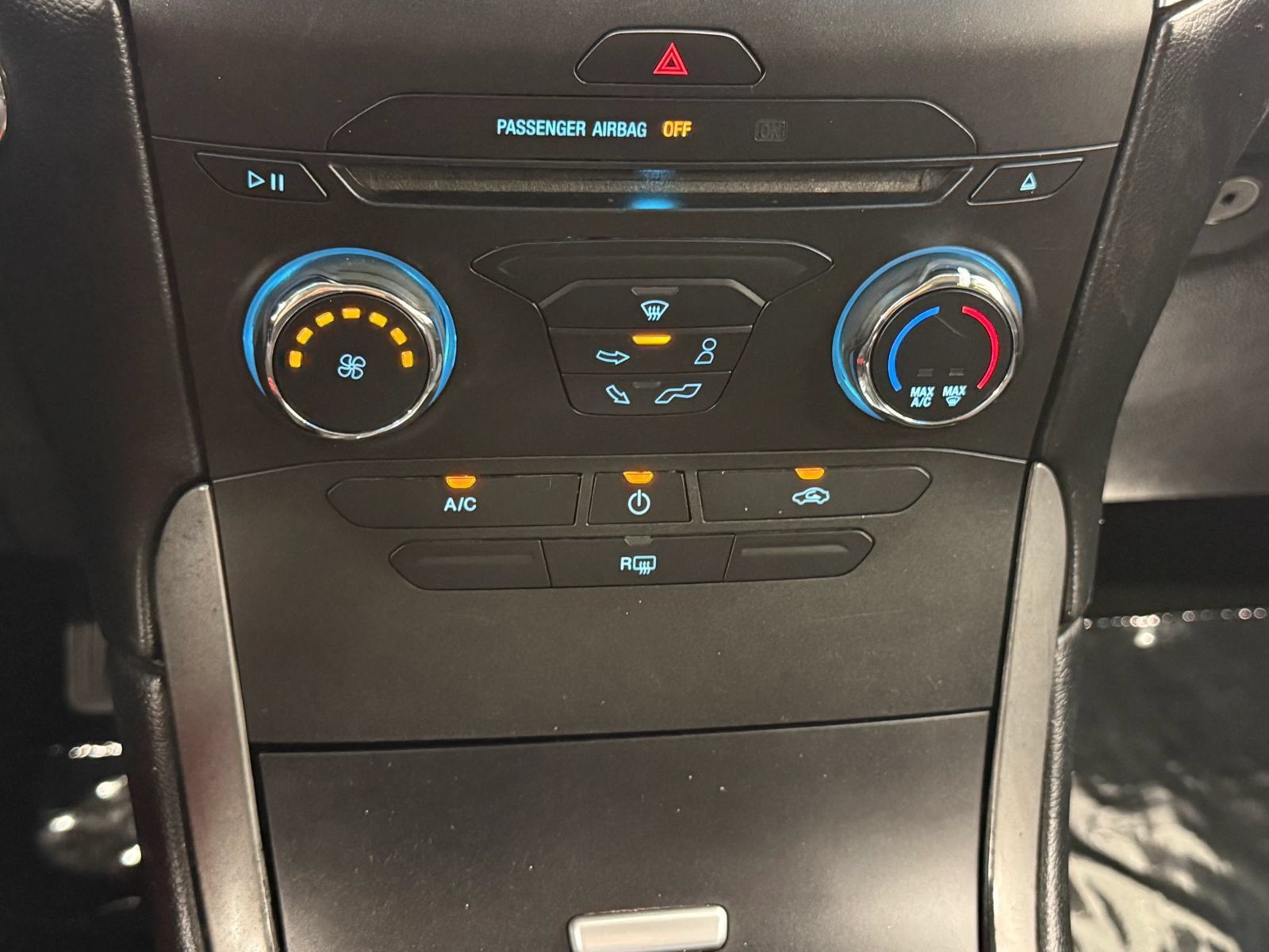 Used 2016 Ford Edge SE FWD image 33
