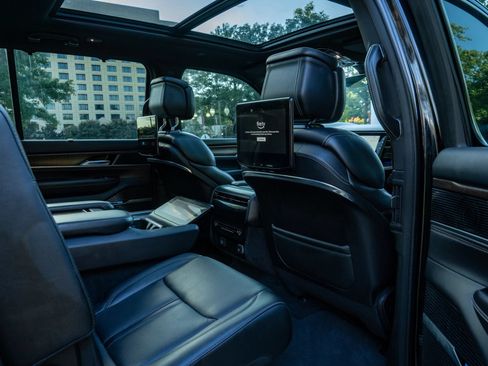Used 2022 Jeep Grand Wagoneer Series I w/ Rear Seat Video Group 1 AWD/4WD image 17