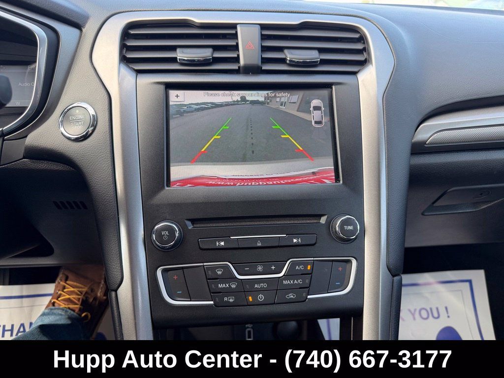 Used 2017 Ford Fusion SE w/ Fusion SE Technology Package FWD image 12