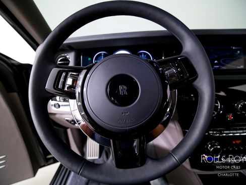 Used 2025 Rolls-Royce Phantom Sedan image 14