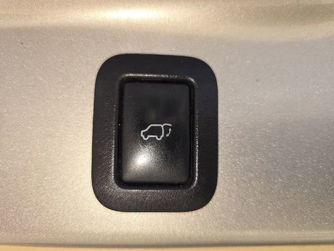 Used 2016 Toyota Highlander Limited image 30