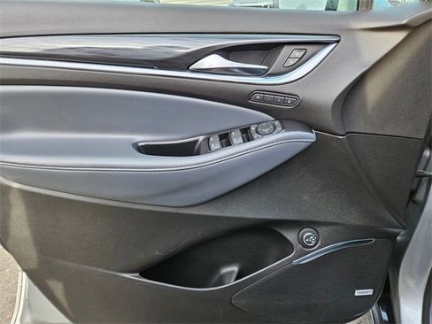 Used 2024 Buick Enclave Premium image 18