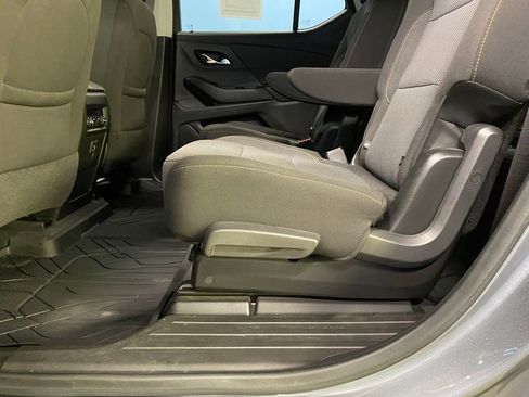 Used 2020 Chevrolet Traverse LT image 34