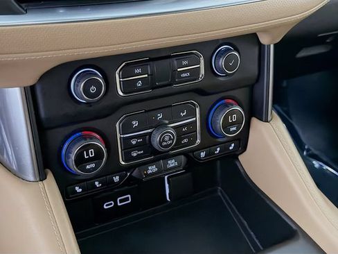 Used 2022 Chevrolet Tahoe Premier RWD image 17