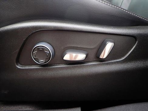 Used 2024 Cadillac XT4 Premium Luxury image 13