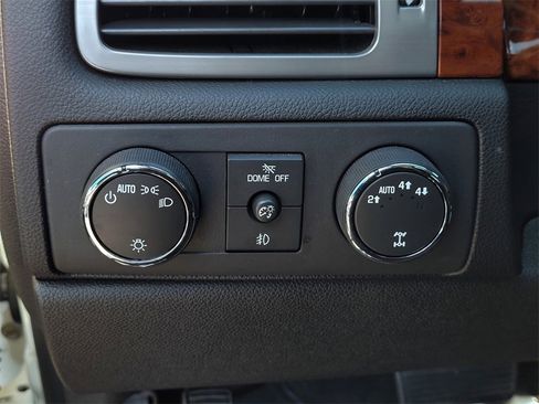 Used 2013 Chevrolet Avalanche LTZ image 24