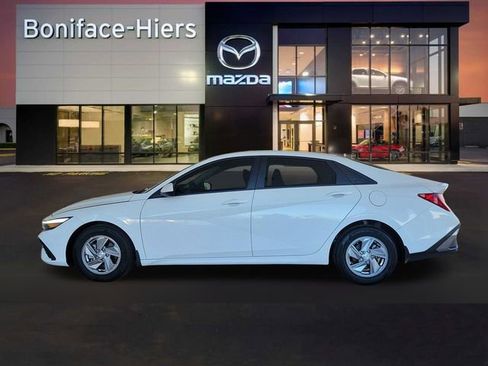Used 2024 Hyundai Elantra SE image 4