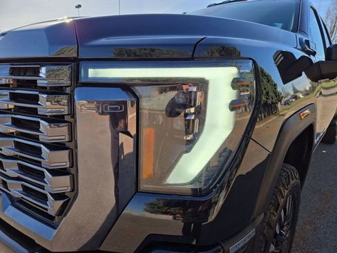 Used 2024 GMC Sierra 3500 Denali Ultimate AWD/4WD image 6