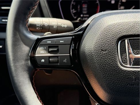 Used 2025 Honda Pilot TrailSport image 22