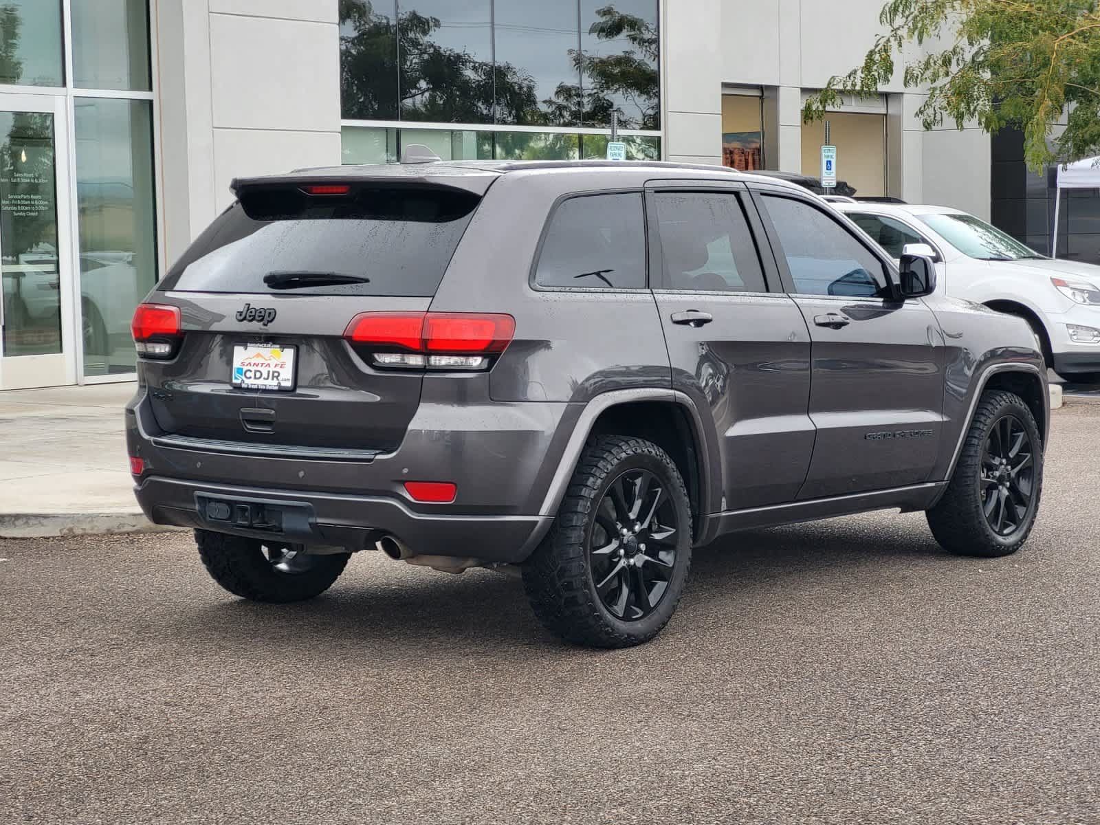 Used 2017 Jeep Grand Cherokee Altitude AWD/4WD image 5