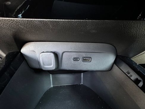 Certified 2024 Chevrolet Trax RS FWD image 33