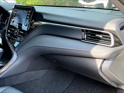 Used 2024 Toyota Camry SE image 19