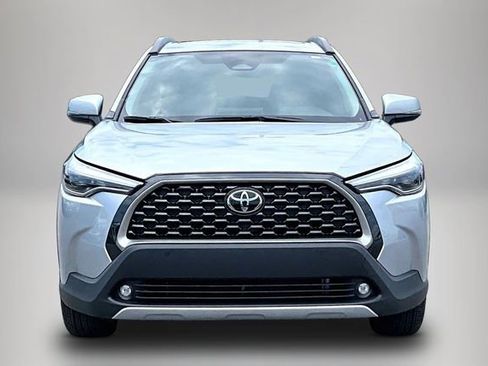 Used 2024 Toyota Corolla Cross XLE w/ Convenience Package FWD image 3