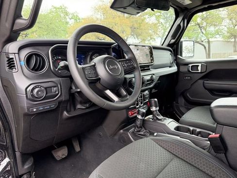 Used 2025 Jeep Wrangler Unlimited Rubicon 4xe image 8