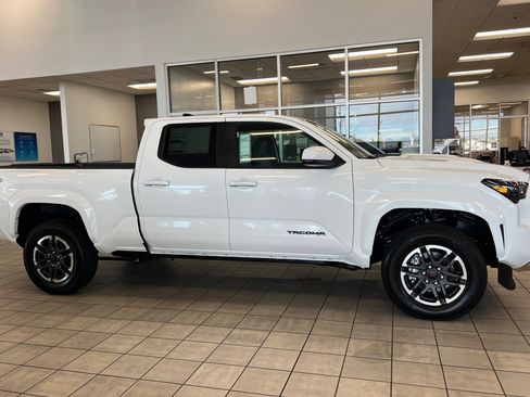 New 2025 Toyota Tacoma TRD Sport image 3