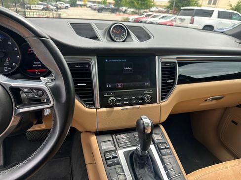Used 2018 Porsche Macan AWD/4WD image 25