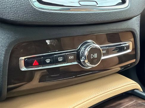 Used 2016 Volvo XC90 T6 Momentum image 32