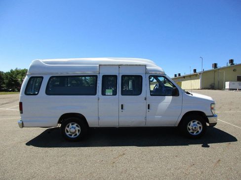 Used 2010 Ford E-350 and Econoline 350 Extended Super Duty image 4