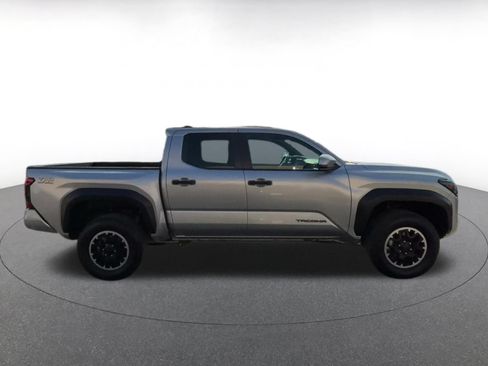Used 2025 Toyota Tacoma SR AWD/4WD image 16