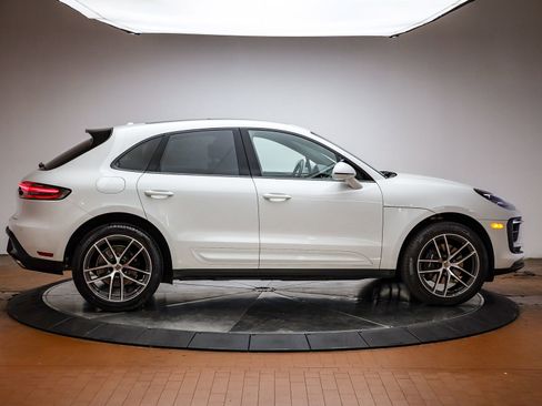 Certified 2025 Porsche Macan image 11