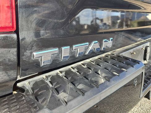 Used 2017 Nissan Titan SL image 13