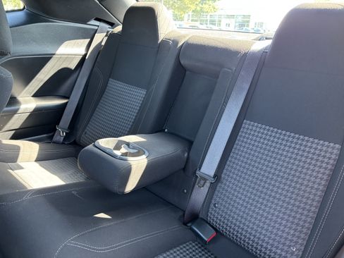 Used 2020 Dodge Challenger SXT RWD image 33