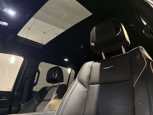 Used 2023 Cadillac Escalade ESV Sport w/ LPO, ONYX Package AWD/4WD image 19