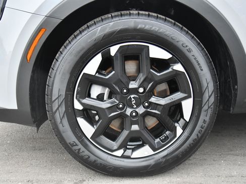 Used 2025 Kia Sorento S image 12