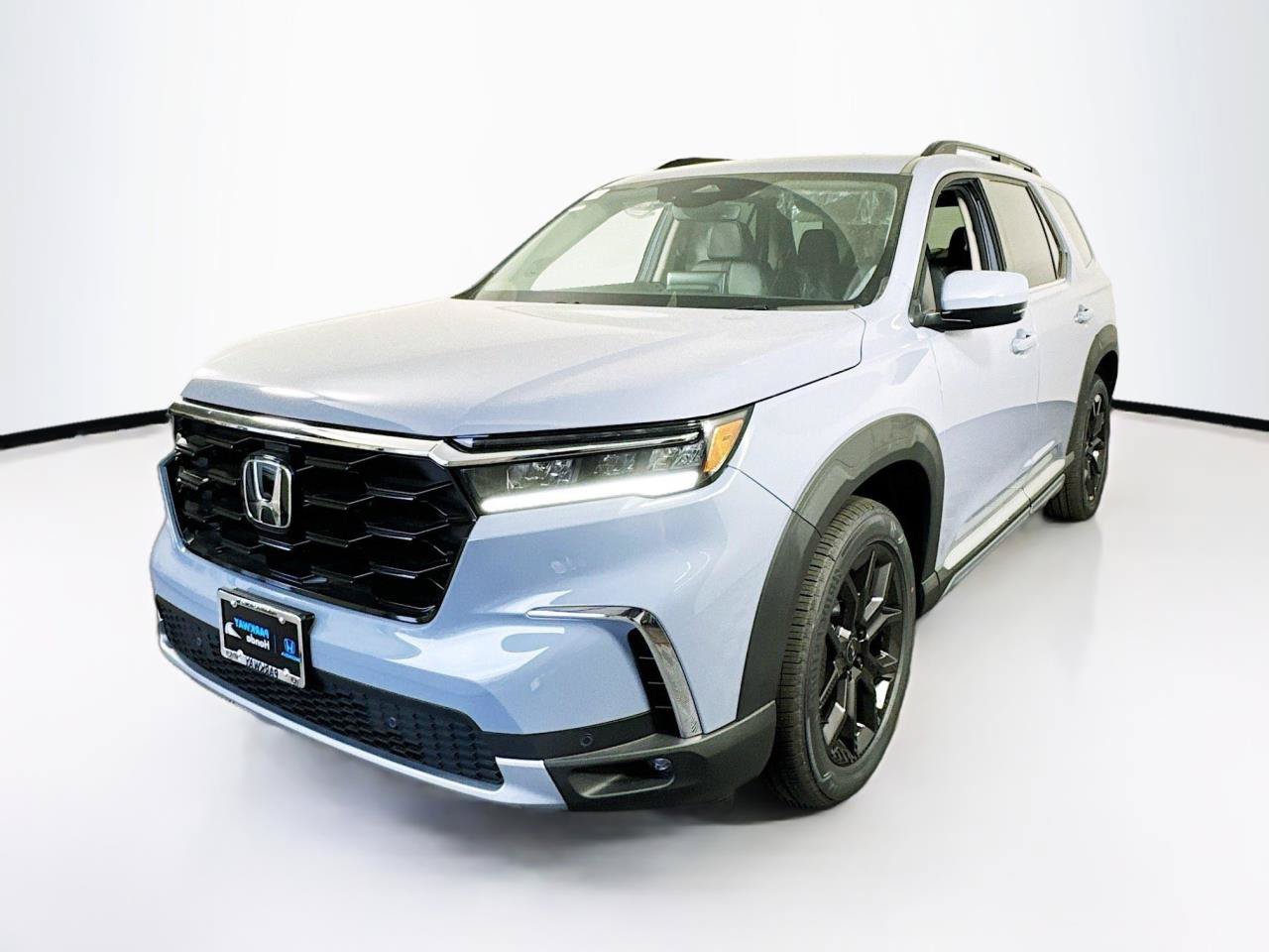 Used 2025 Honda Pilot Touring image 3