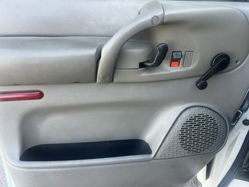 Used 2005 Chevrolet Astro RWD image 16