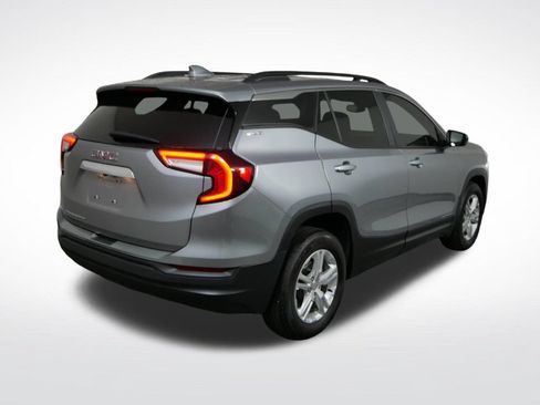 Used 2023 GMC Terrain SLE w/ Driver Convenience Package FWD image 3