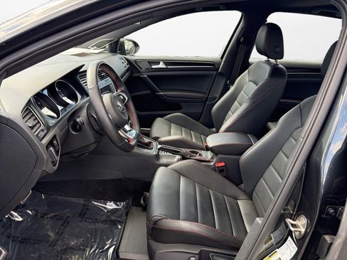 Used 2017 Volkswagen GTI SE image 9