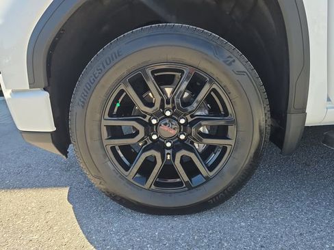 New 2025 GMC Sierra 1500 Elevation image 29