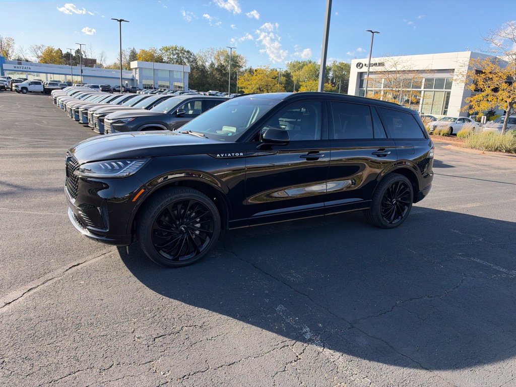 Used 2025 Lincoln Aviator Reserve w/ Jet Appearance Package AWD/4WD image 3