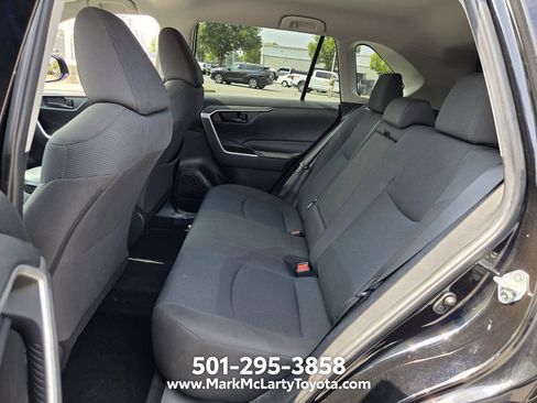 Used 2022 Toyota RAV4 LE AWD/4WD image 10