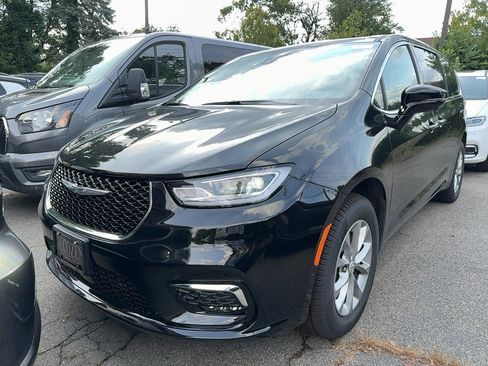 New 2026 Chrysler Pacifica Select image 1