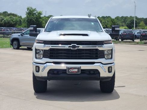 Used 2024 Chevrolet Silverado 2500 LT AWD/4WD image 2