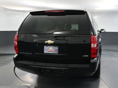 Used 2008 Chevrolet Suburban LT w/ LT Preferred Equipment Group image 6