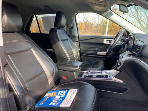 Used 2022 Ford Explorer XLT w/ Equipment Group 202A image 11