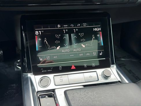 Used 2022 Audi e-tron Premium Plus w/ Premium Plus Package image 37