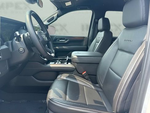 Used 2025 GMC Yukon Denali AWD/4WD image 9