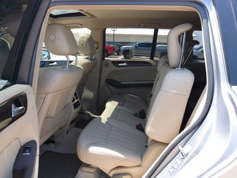 Used 2015 Mercedes-Benz GL 450 4MATIC image 31