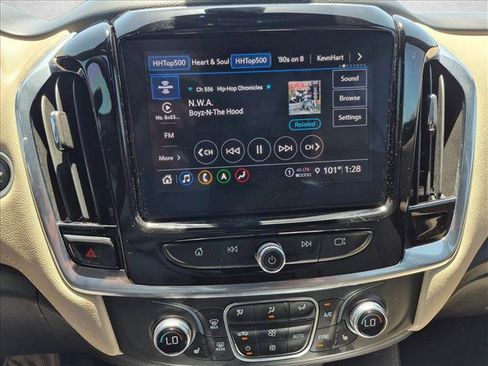 Used 2023 Chevrolet Traverse LT w/ LT Premium Package FWD image 13