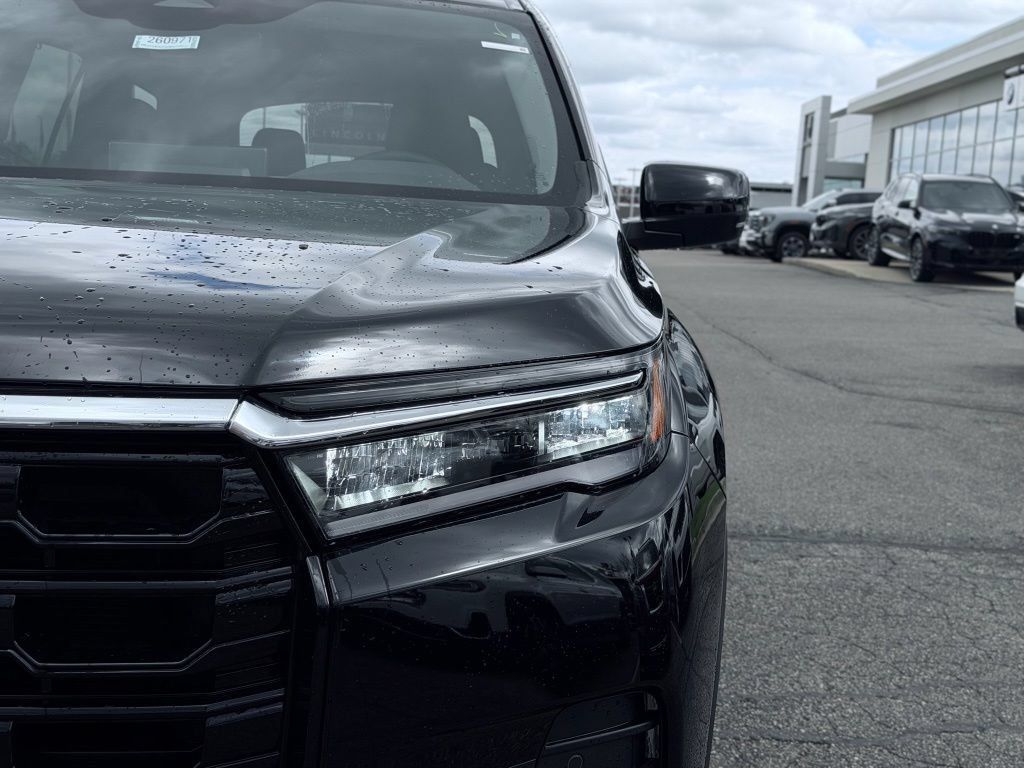 New 2026 Honda Pilot Touring image 3