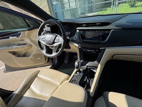 Used 2017 Cadillac XT5 Luxury w/ Driver Awareness Package FWD image 18
