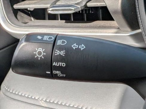 Used 2023 Toyota Highlander L image 9