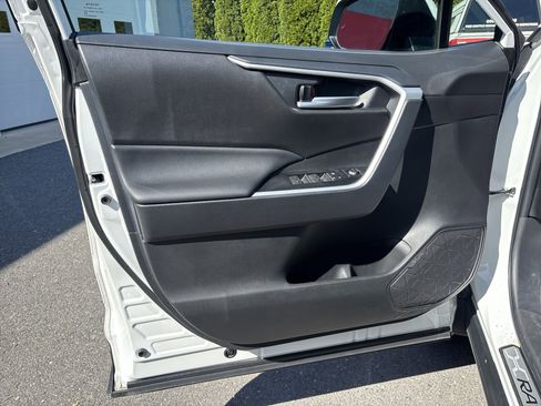 Certified 2025 Toyota RAV4 XLE AWD/4WD image 15
