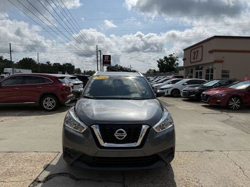 Used 2019 Nissan Kicks S FWD image 2