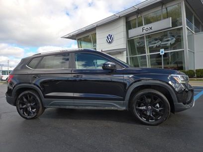 Used 2023 Volkswagen Taos SE w/ Panoramic Sunroof Package