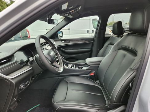 New 2025 Jeep Grand Cherokee Limited w/ Black Appearance Package image 15